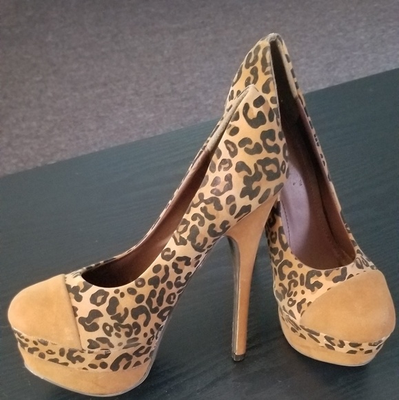 Heels - Picture 2 of 2